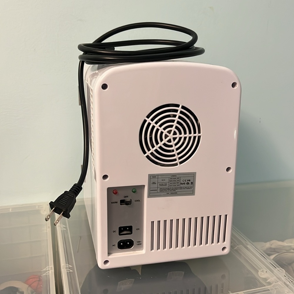 Mini Fridge - Picture 4 of 4